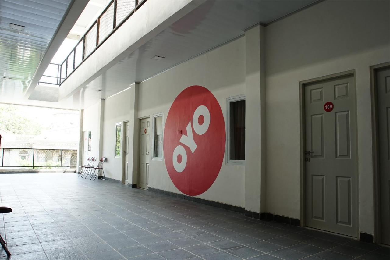 ホテル Oyo 183 ザ パイプ ハウス パレンバン エクステリア 写真