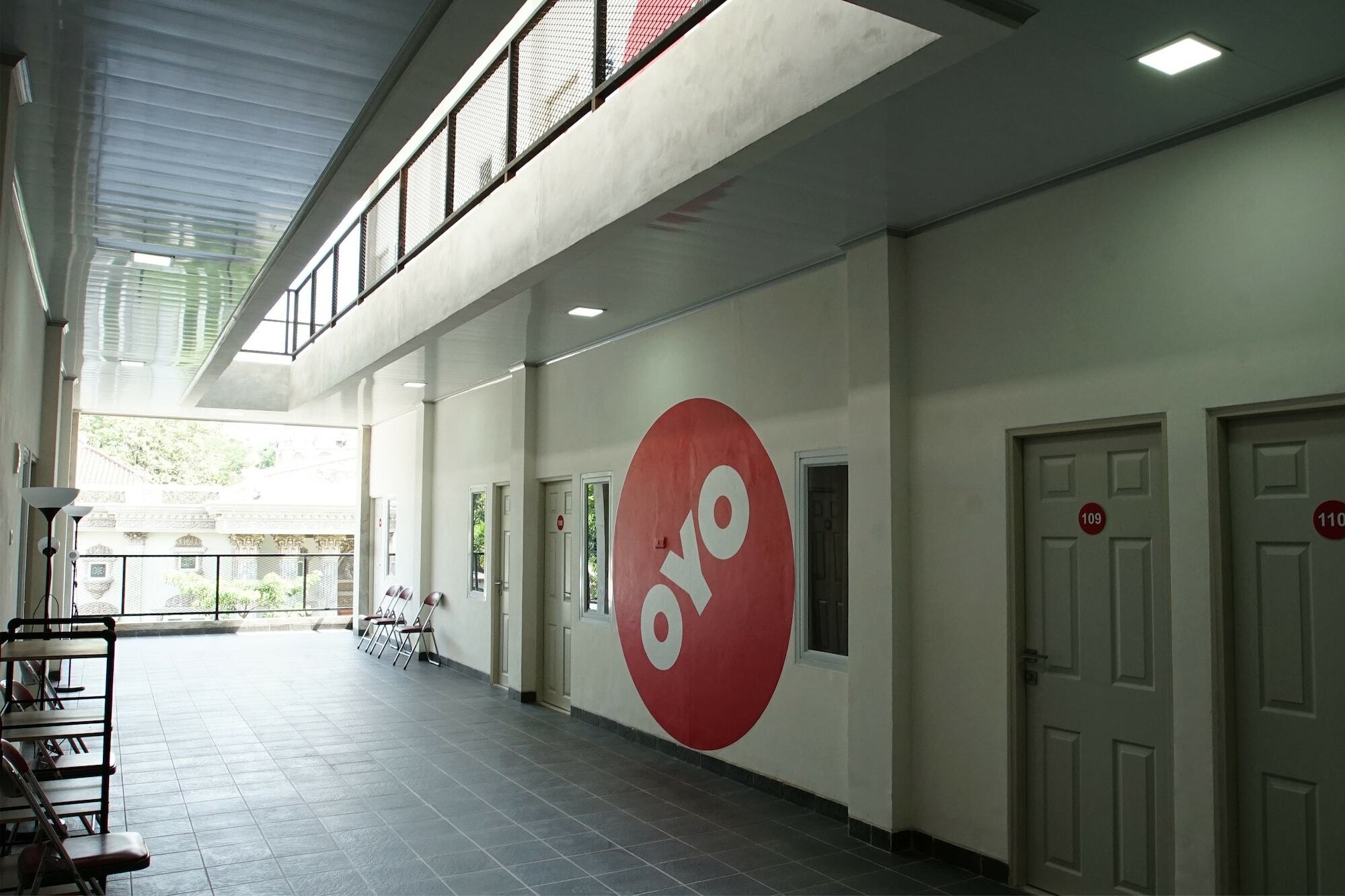 ホテル Oyo 183 ザ パイプ ハウス パレンバン エクステリア 写真
